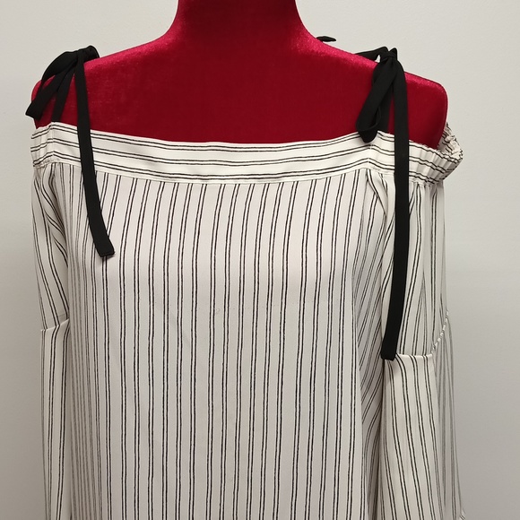 Ann Taylor Loft off the shoulders loose fit strapped Top womens Sz Small EUC - Picture 2 of 15